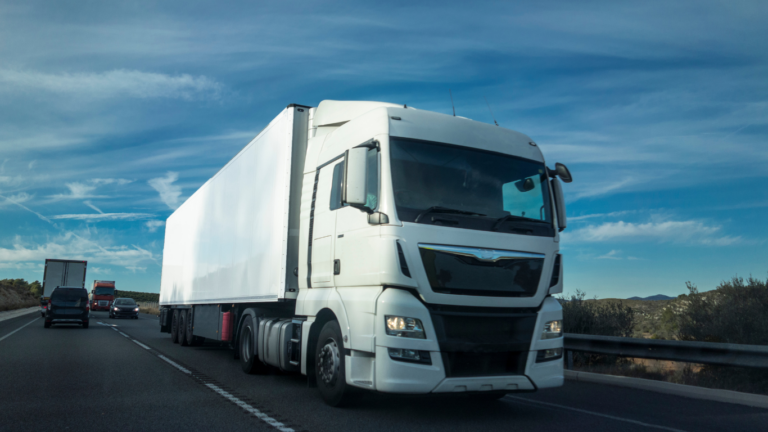 GPS sledenje tovornjaka na avtocesti ter avtomatično praznjenje tahografa na daljavo